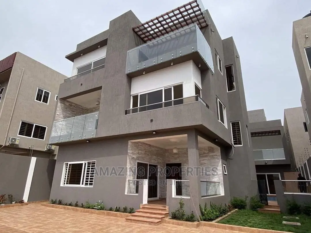 5bdrm House in Airport Residential Area for Sale