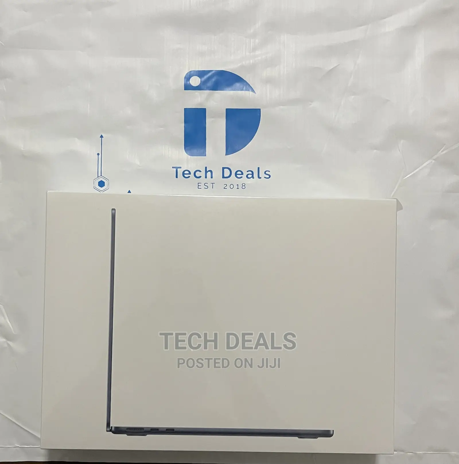 New Laptop Apple MacBook Air 2022 M2 8GB Apple M2 SSD 256GB