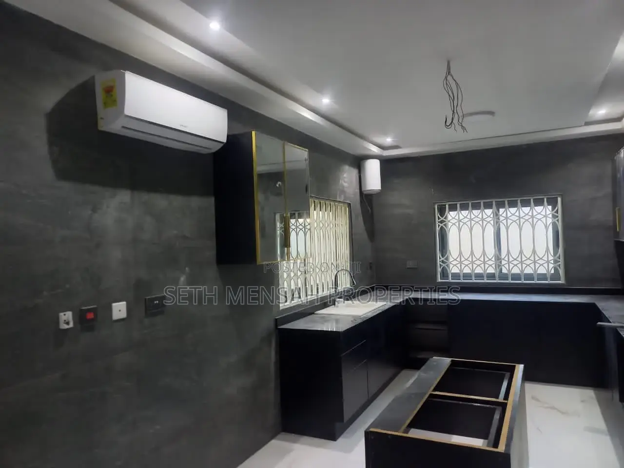 4bdrm House in 4 Bedroom House for for Sale