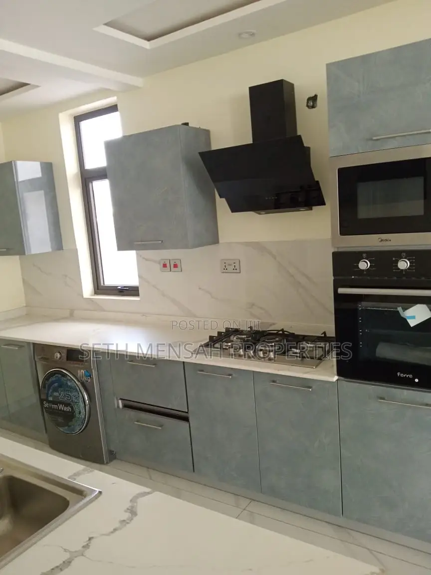4bdrm House in 4 Bedroom House For, Abelemkpe for Sale
