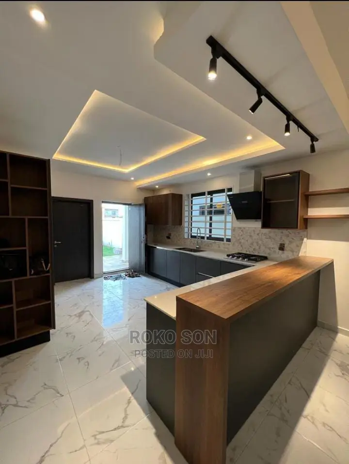 4bdrm Duplex in Dr Roko, Tema Metropolitan for sale