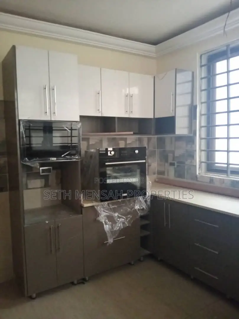 4bdrm House in 4 Bedroom Town House, Haatso for Sale