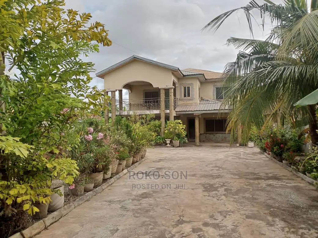 6bdrm Duplex in Dr Roko, West Legon for sale