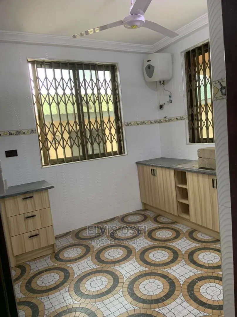 3bedroom Apartment Around Lapaz Nii Boi Town