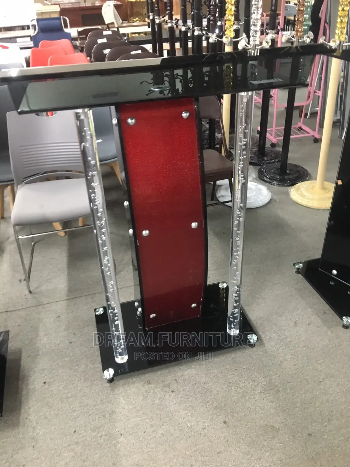 Neat Tempered Glass Pulpit