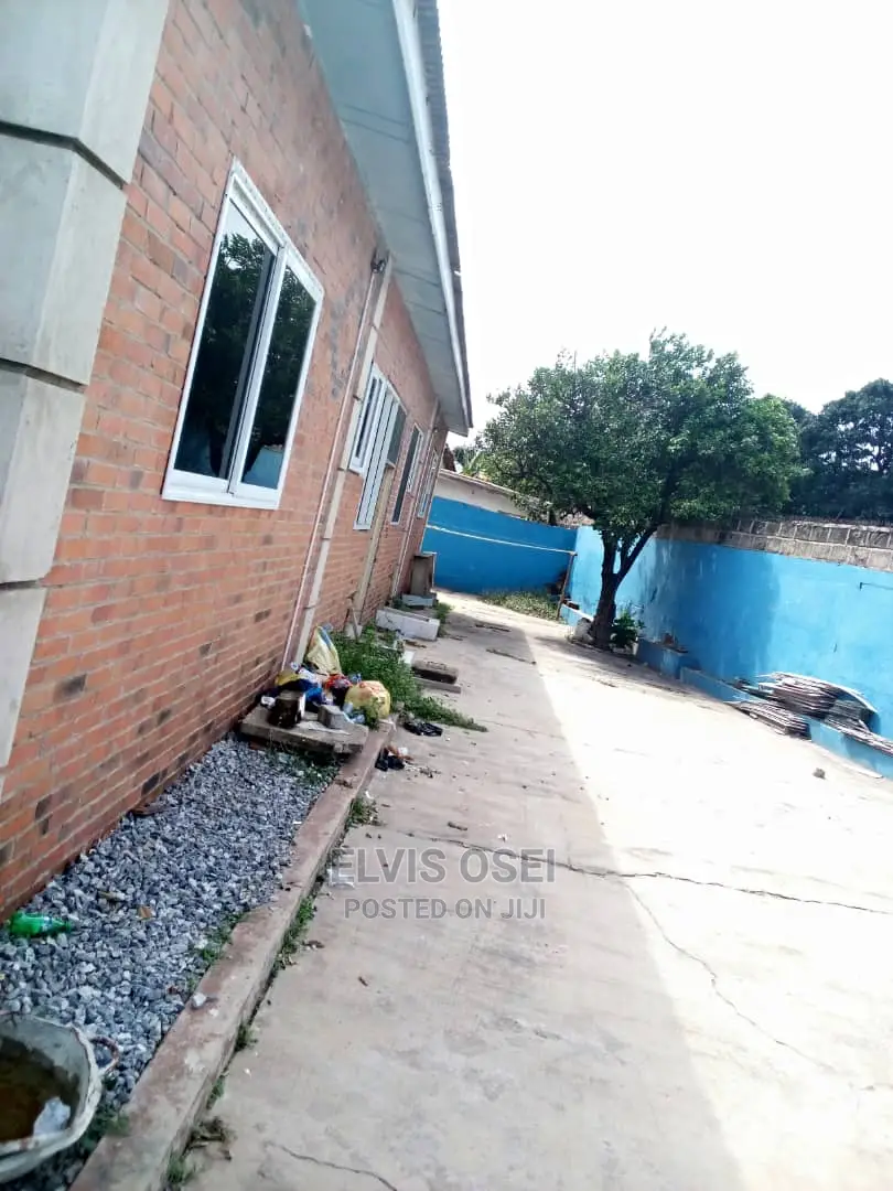 4bdrm House in Kokompe, Darkuman for sale