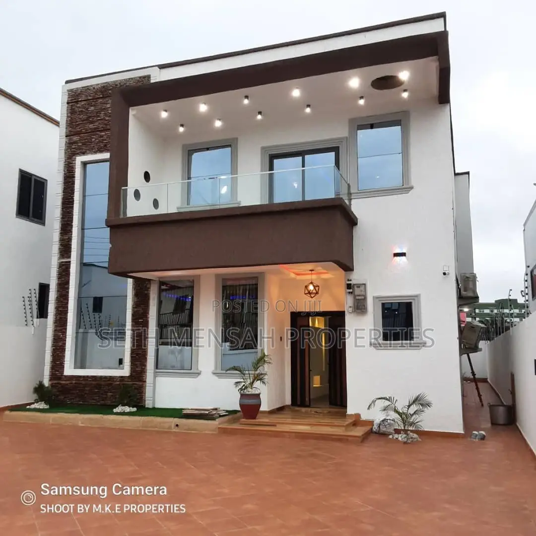 4bdrm House in Skm, Baatsona Total for Sale