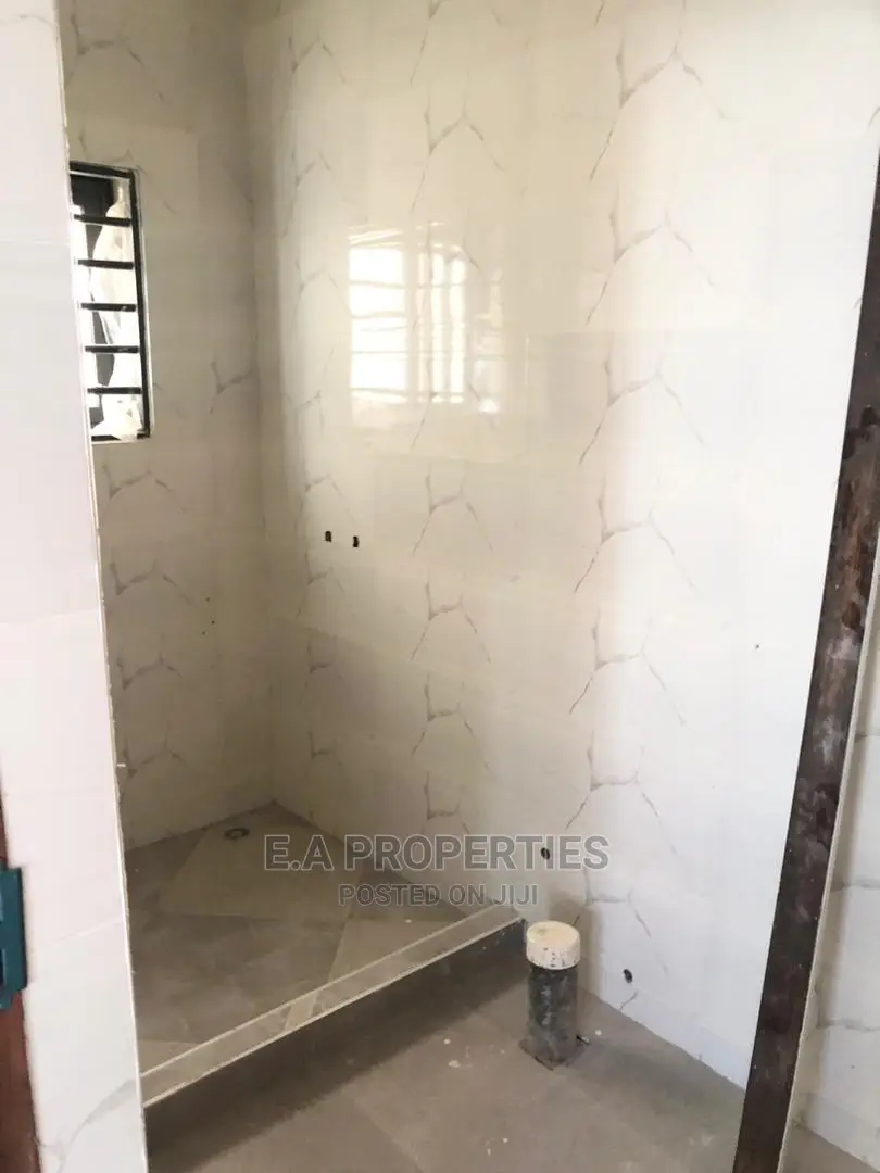 4bdrm House in E a Proprties, the Mall for Rent