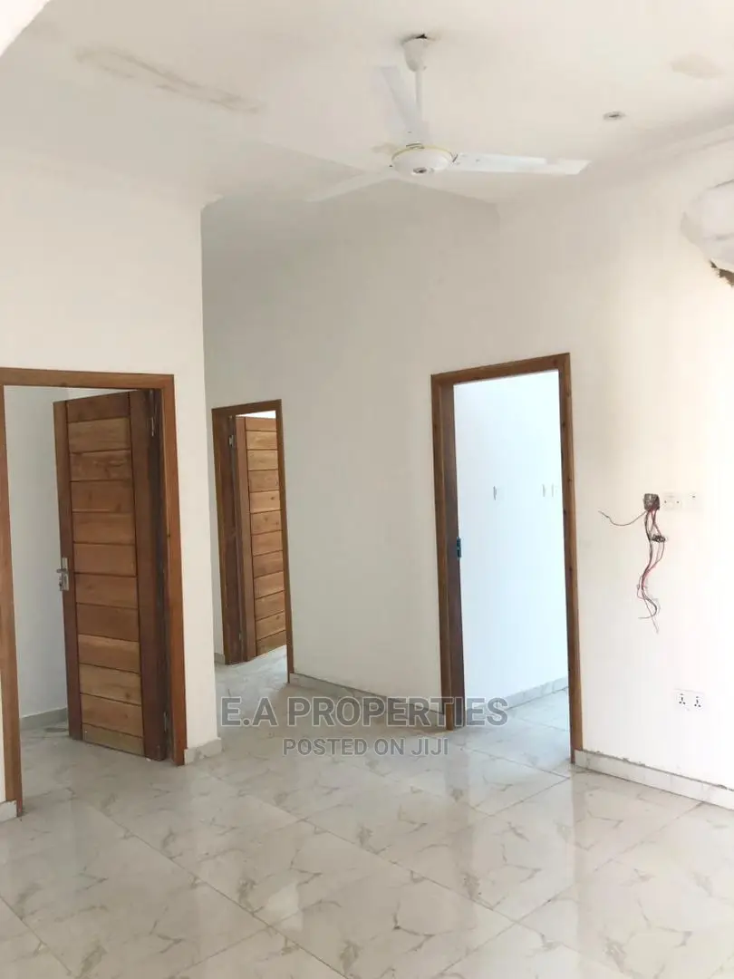 4bdrm House in E a Proprties, the Mall for Rent
