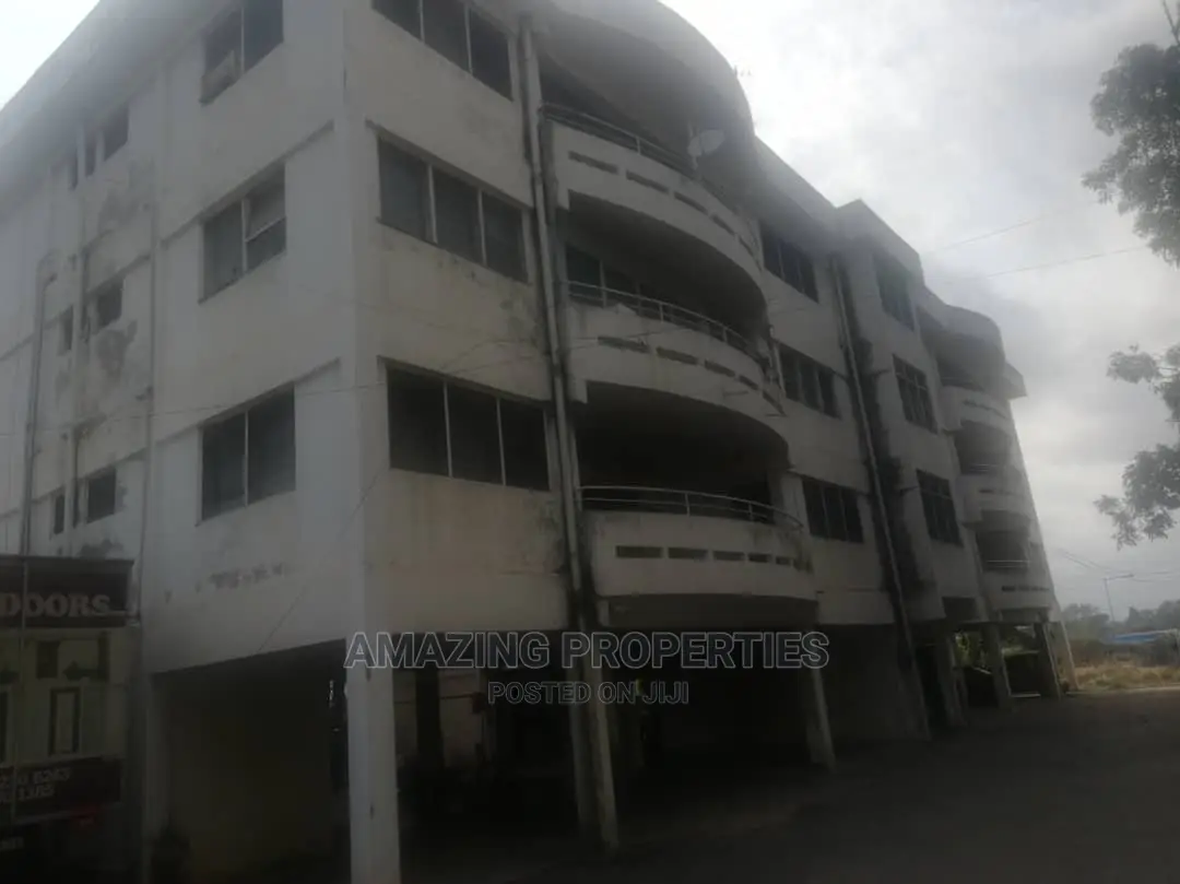 For Sale 30 Offices With Apartments Has Road at North Ridge