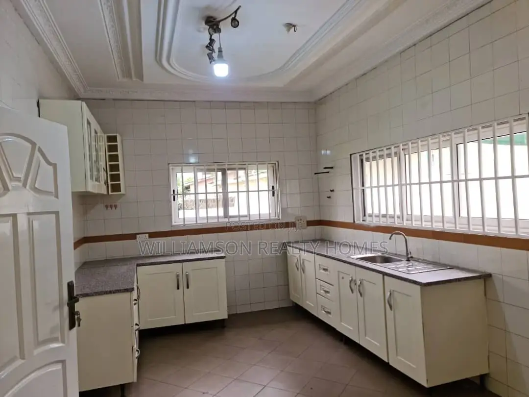 4bdrm Mansion in Hfc Estate, Spintex for Sale