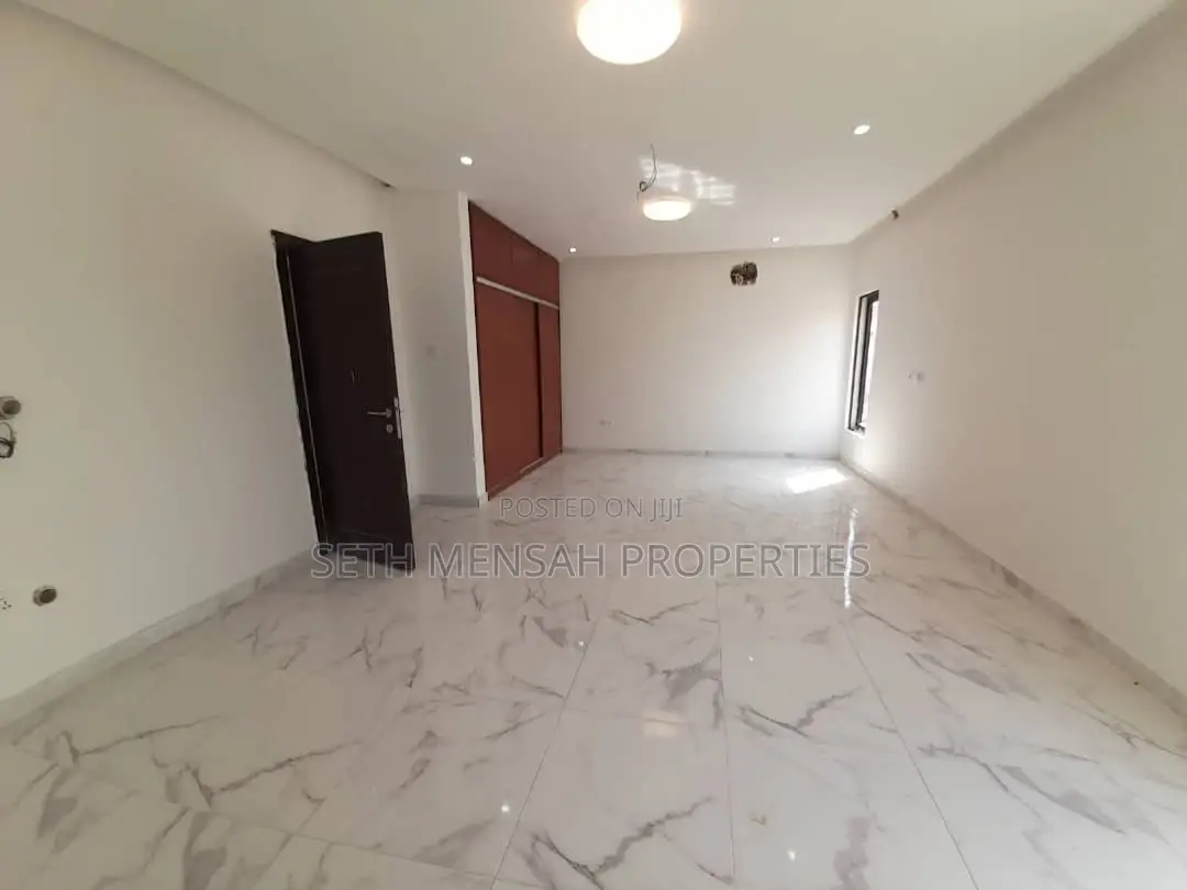 3bdrm House in Skm, Adenta for Sale