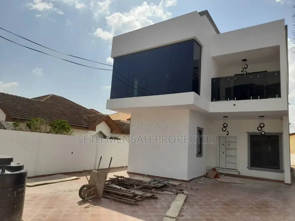 3bdrm House in Skm, Adenta for Sale