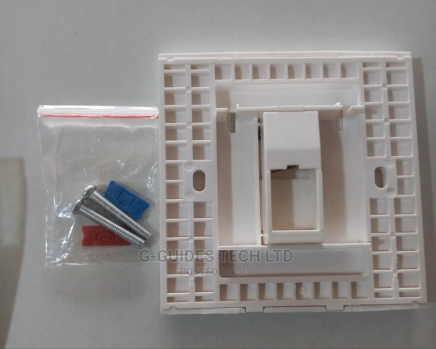 Avp Single Faceplate With Keystone Jack, Single Wall Socket