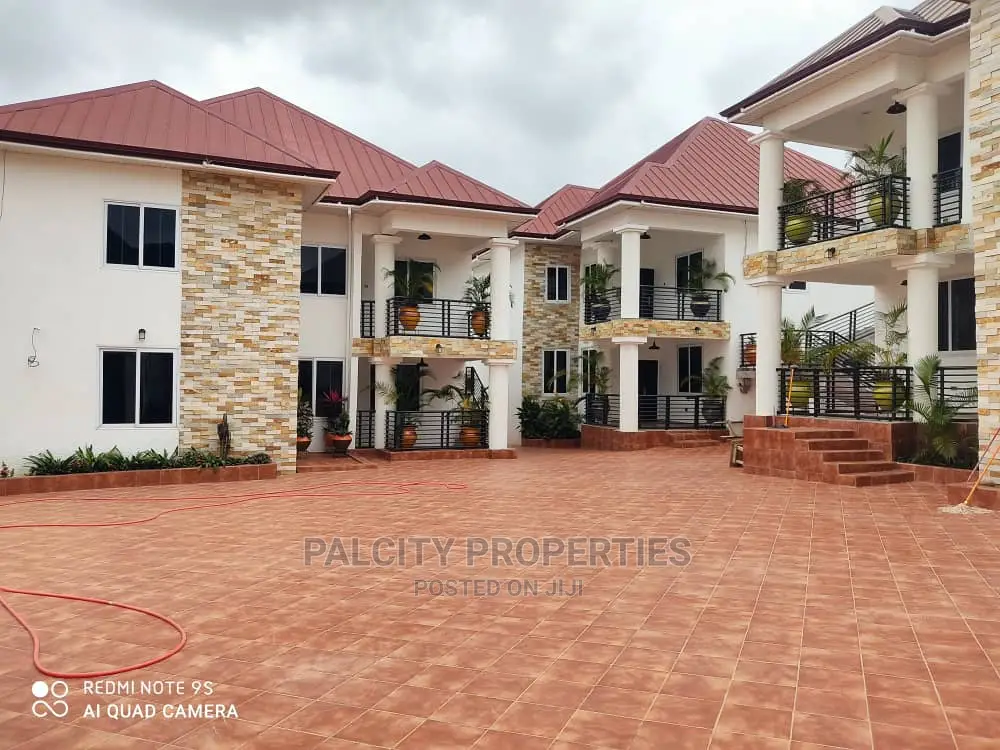8bdrm Mansion in Santasi, Kumasi Metropolitan for Sale