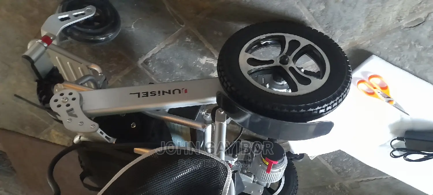 Quality Foldable Electric Wheelchair With Good Battery