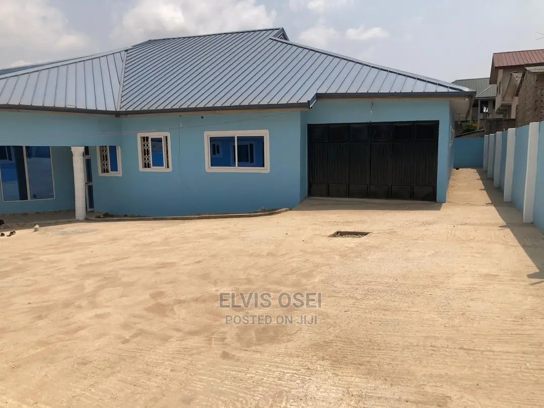 3bdrm House in Sowutuom Last Top, Sowutwuom for Sale