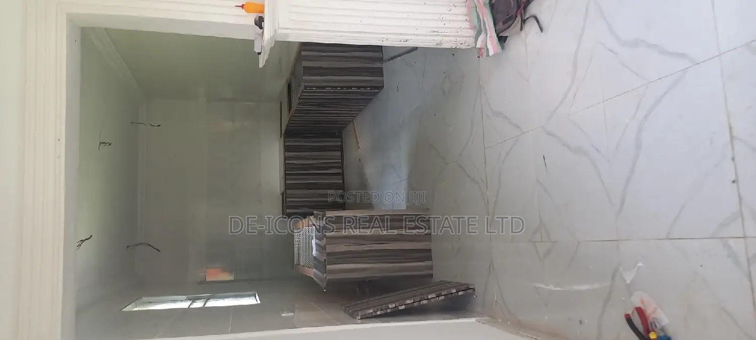 3bdrm Mansion in De-Icons Real Estate, Awutu Senya East Municipal