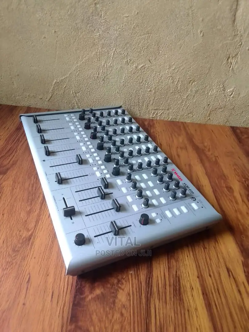 Dj's and Ableton Live Midi Controller /Vestax VCM 600