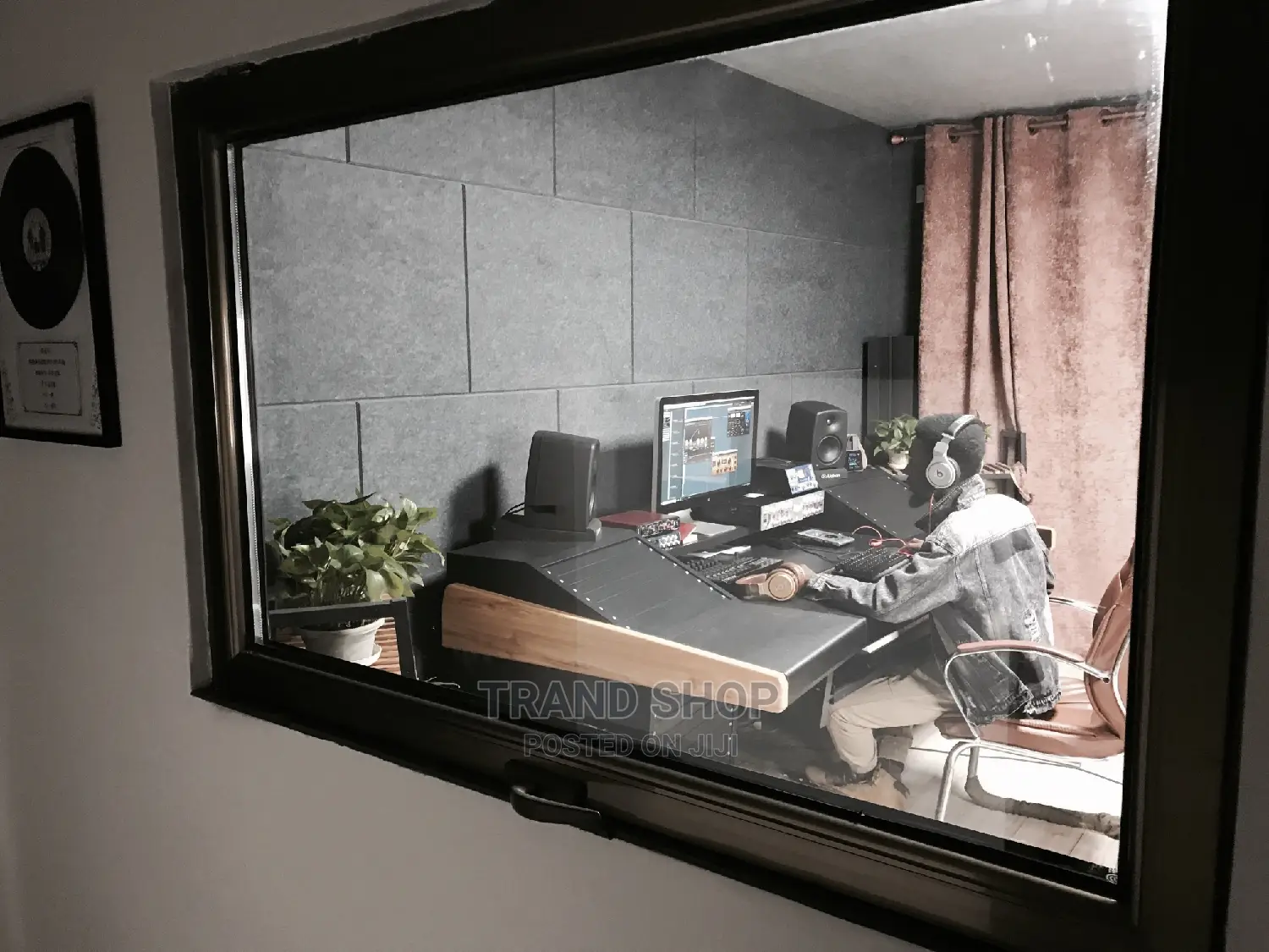 Sound Engineering School and Music Production Class
