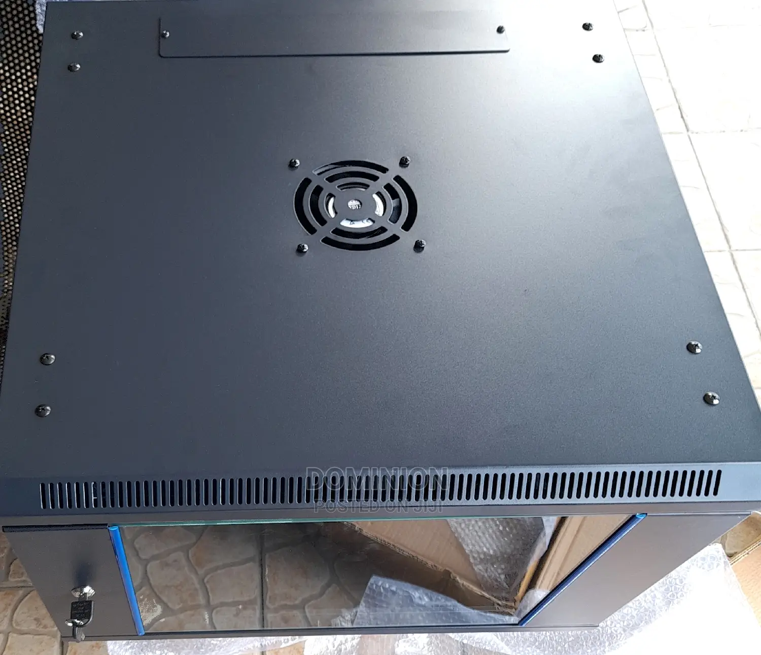 18U Network Cabinet 600x600