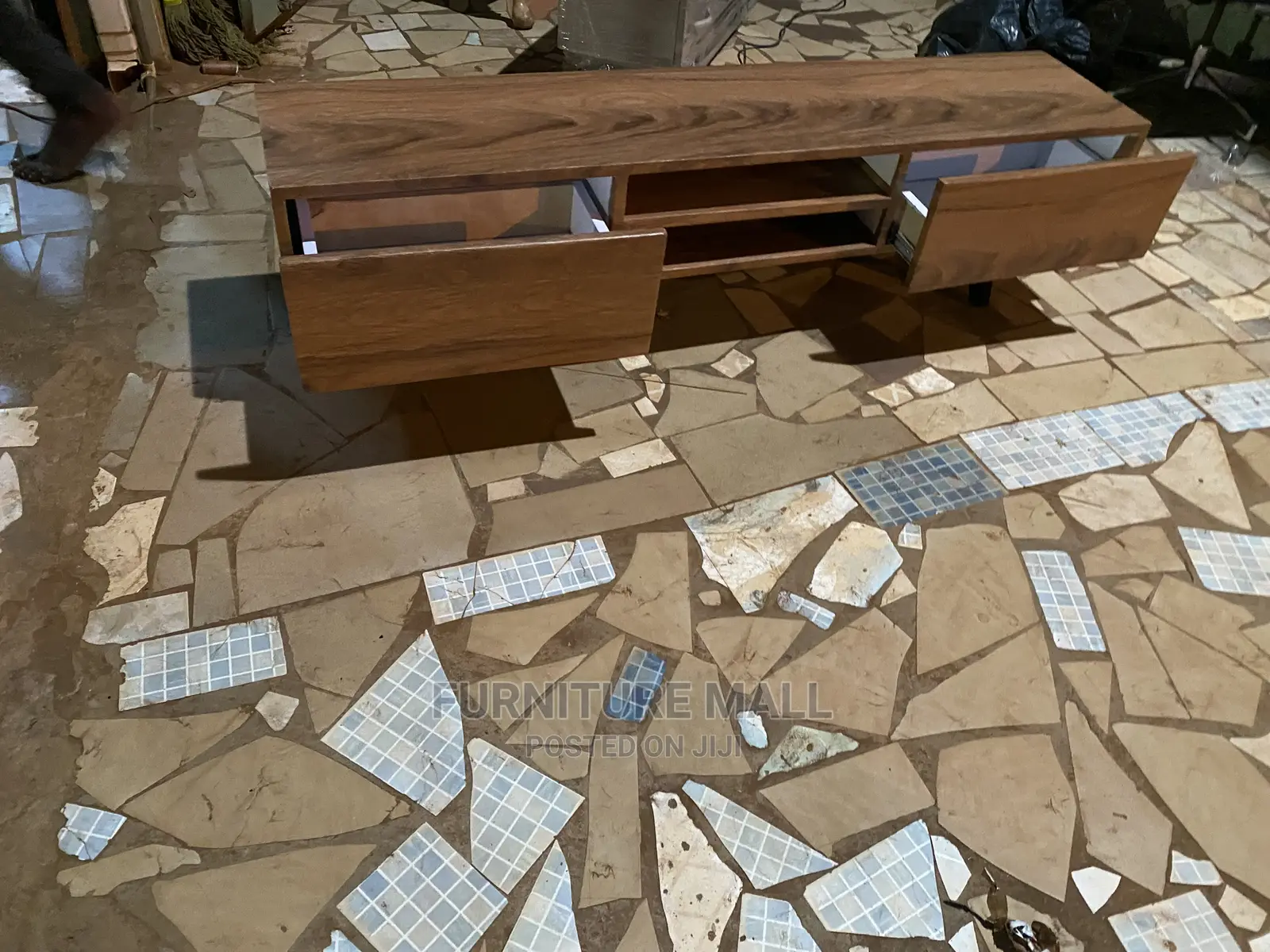 Lovely TV Stand for Sell. Free Delivery