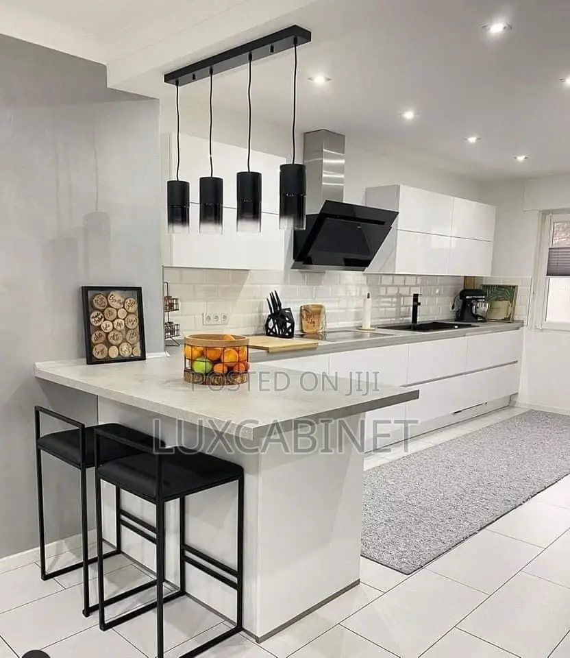 Simple and Luxurious Kitchen