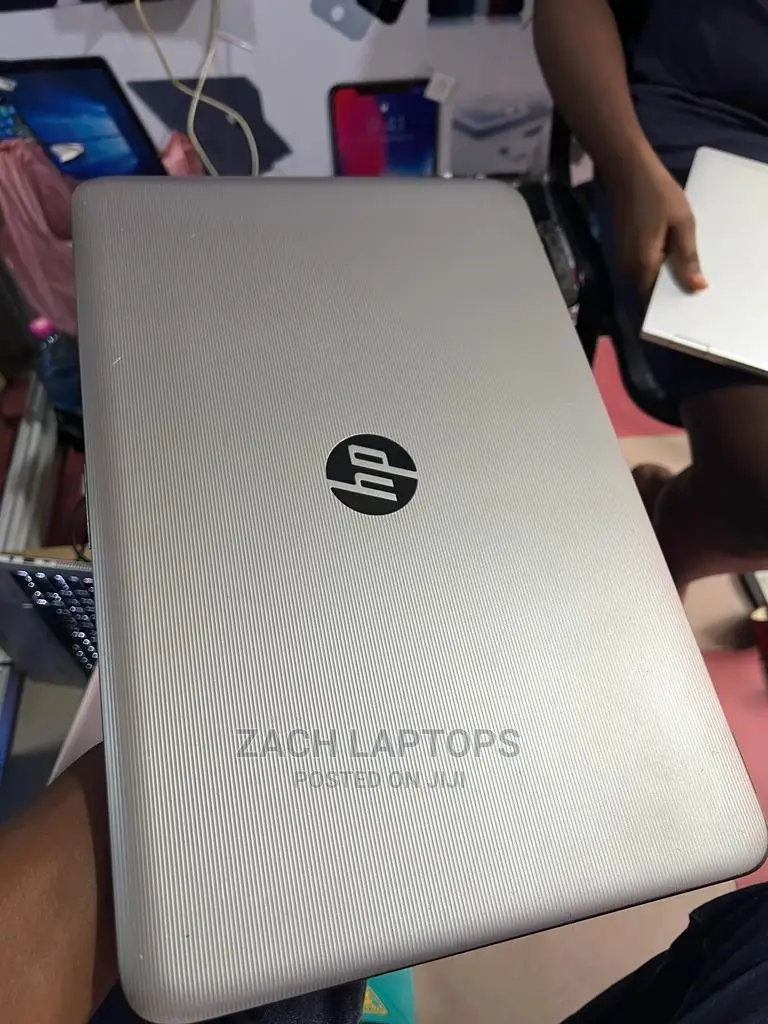 Laptop HP 8GB AMD A6 HDD+SSD 128GB
