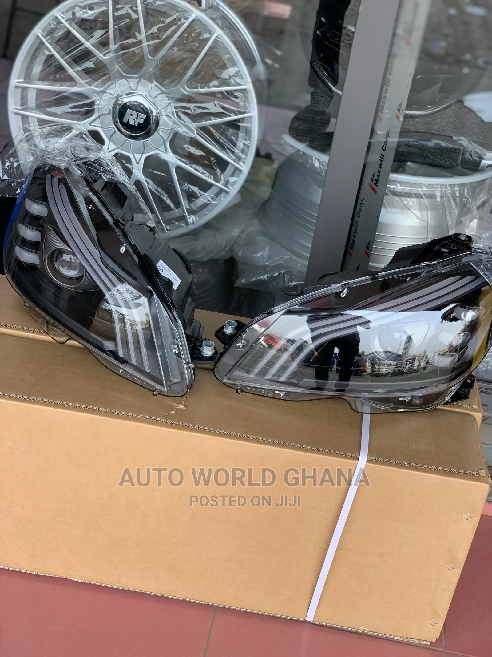 Mercedes Benz W204 Headlight C300 C250 2011 2012 2013 2014
