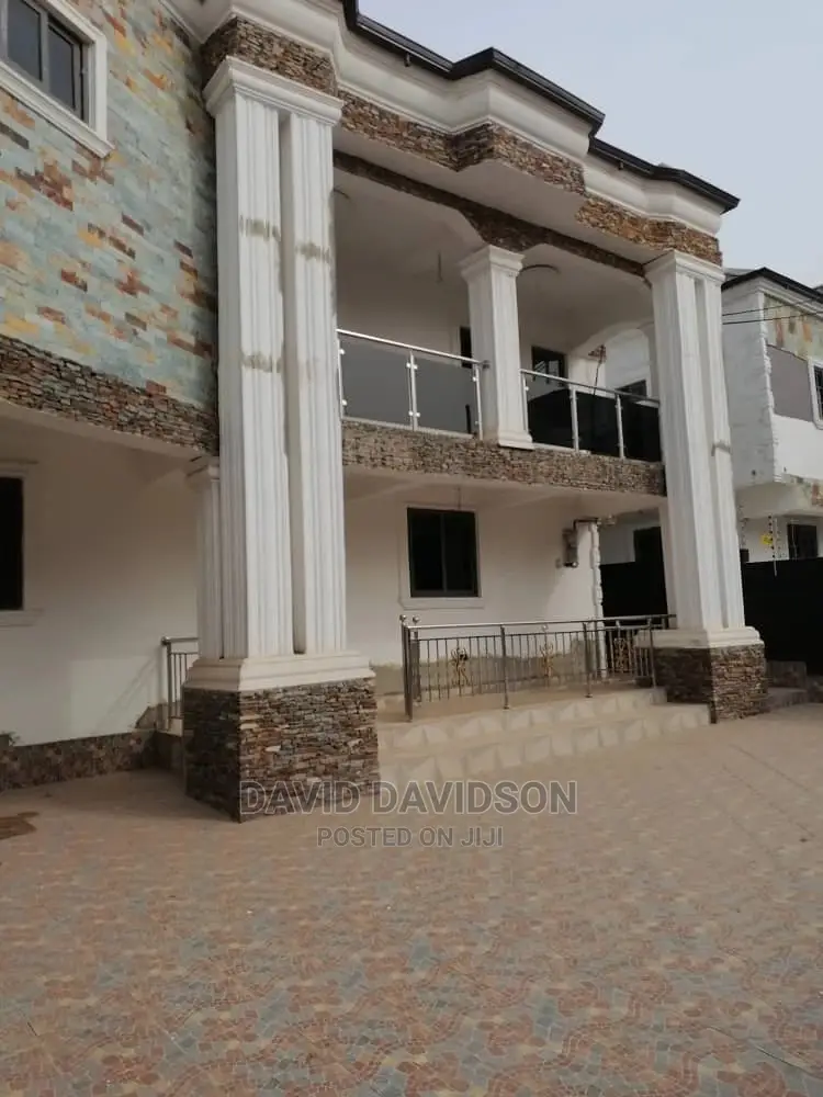 5bdrm Mansion in Executive 5 Bedroom, Tema Metropolitan for sale