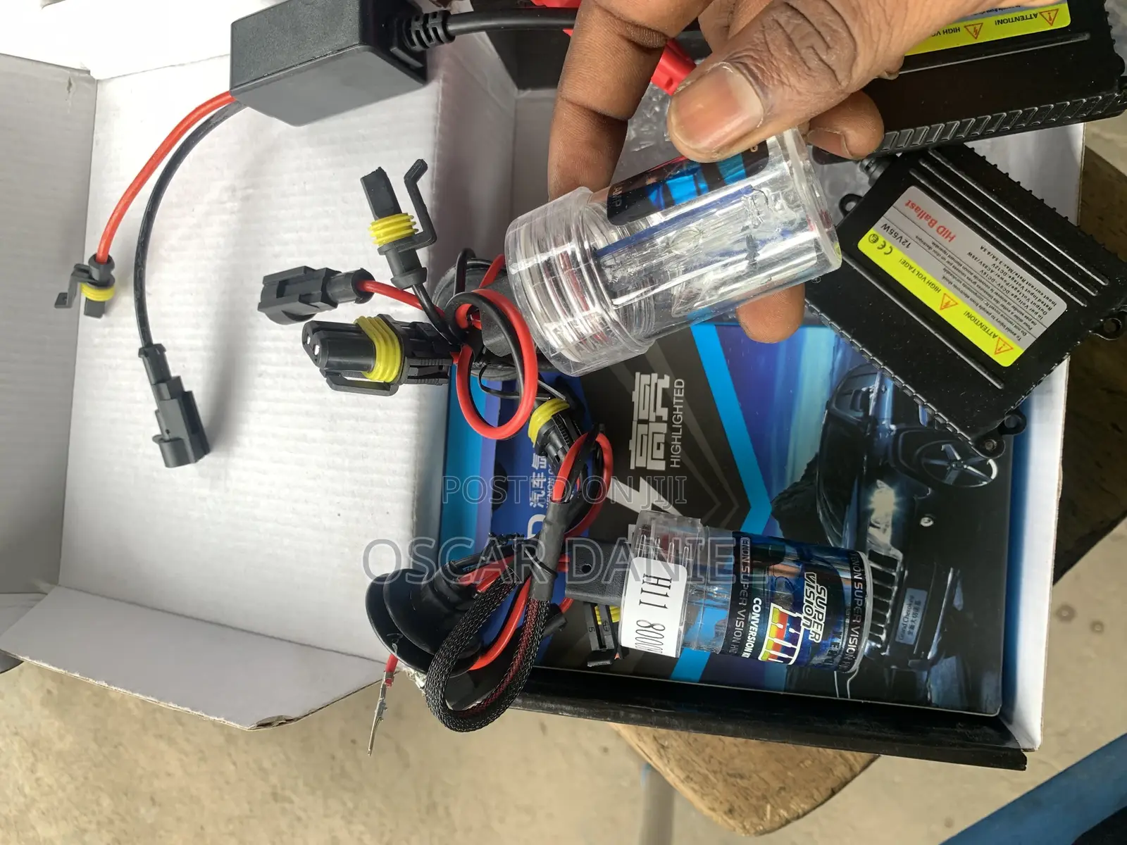 Xenon Hid Chargeable Light (Bulb) for All Cars Available