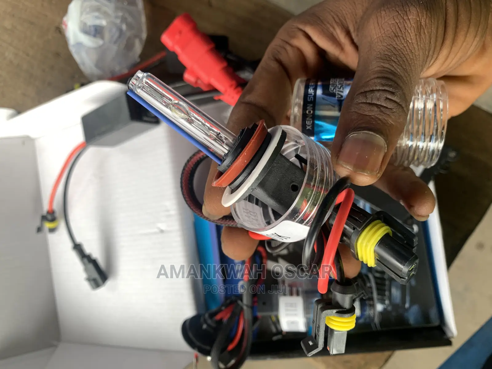Xenon Hid Chargeable Light (Bulb) for All Cars Available