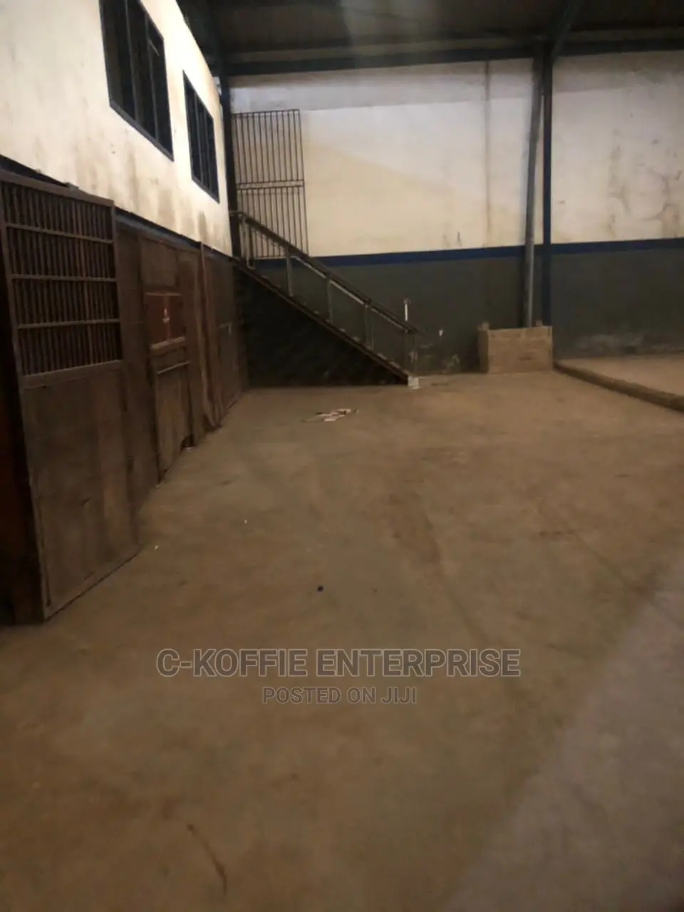 992 SQM Warehouse Offices at Graphic-Stc 4 Rent