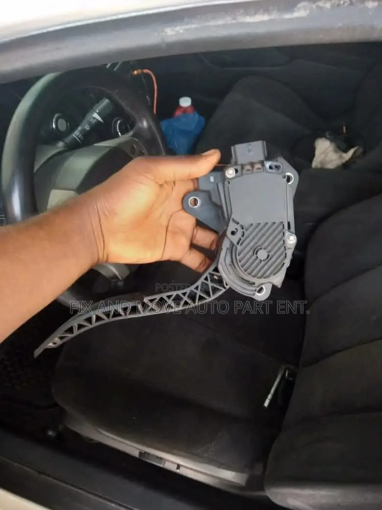 Nissan ACCELERATOR PEDAL Available