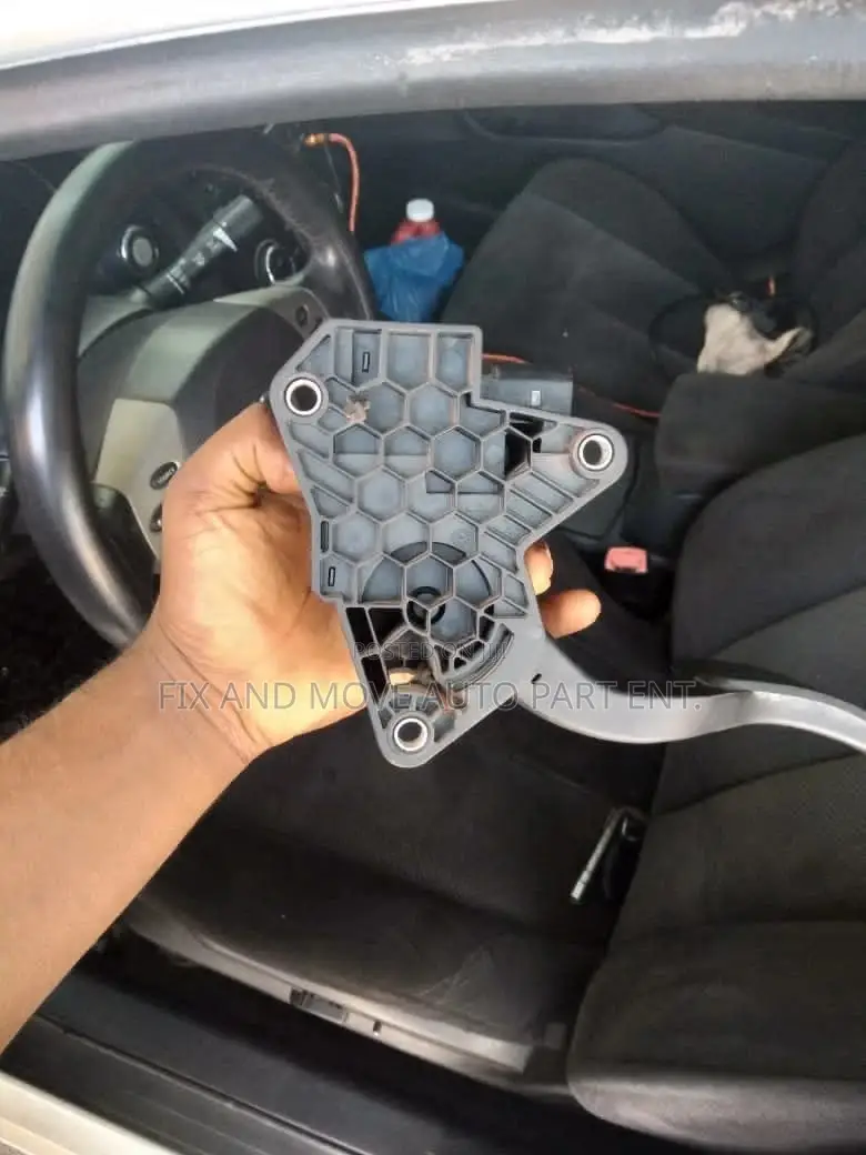 Nissan ACCELERATOR PEDAL Available