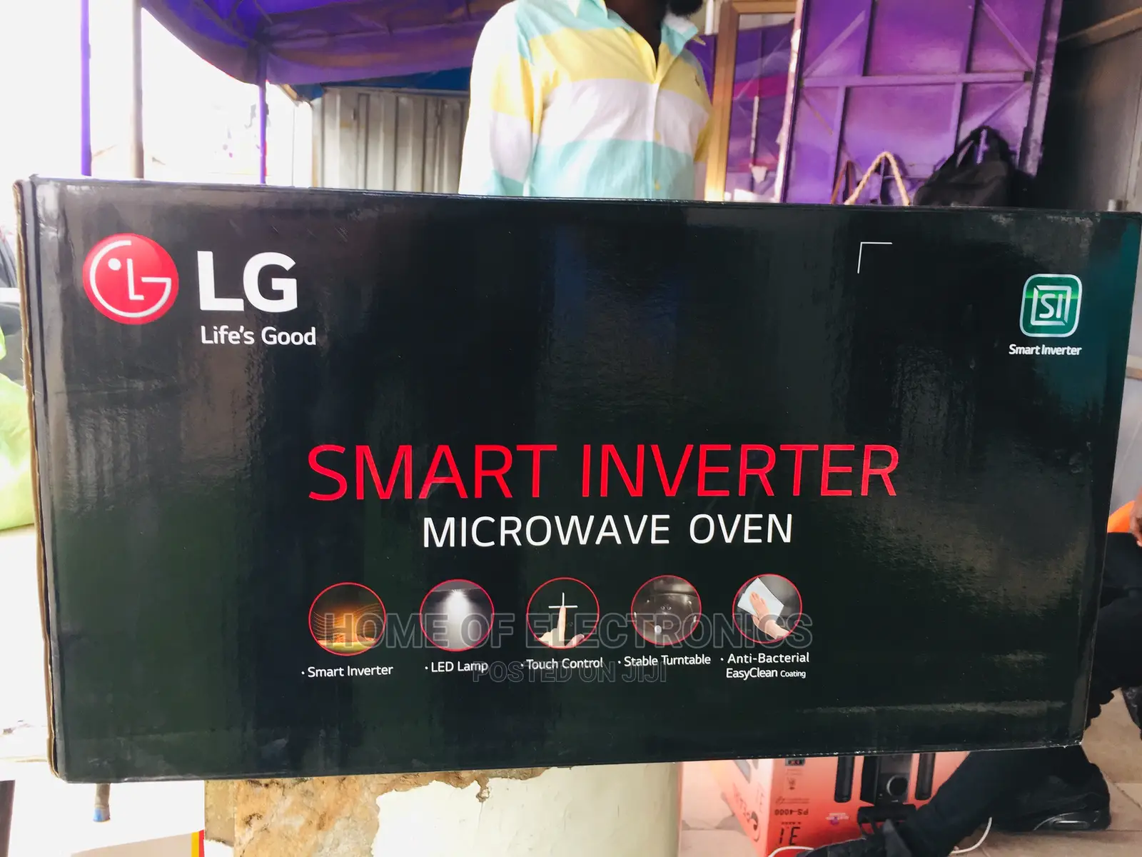 Quality New in Box LG 42L Smart Inverter Microwave Oven