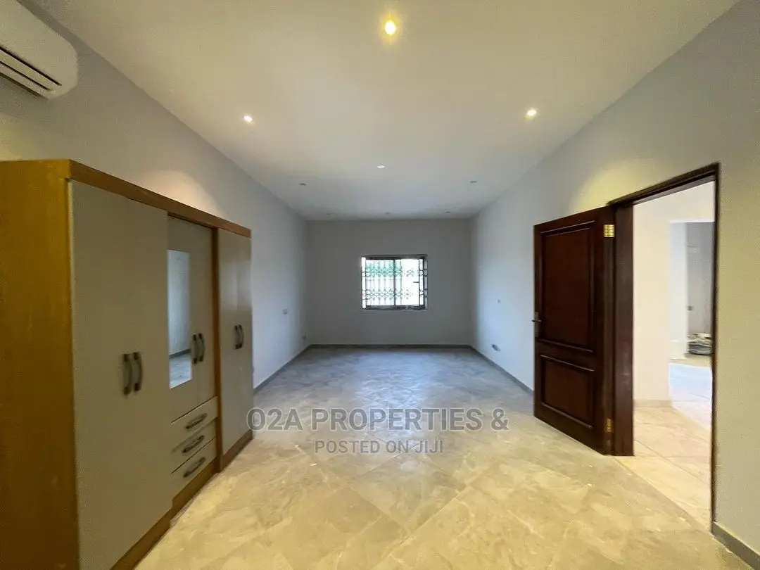 4bdrm House in School Junction for Sale
