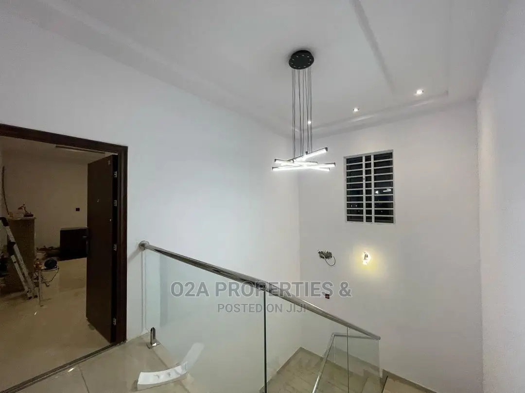 4bdrm House in School Junction for Sale