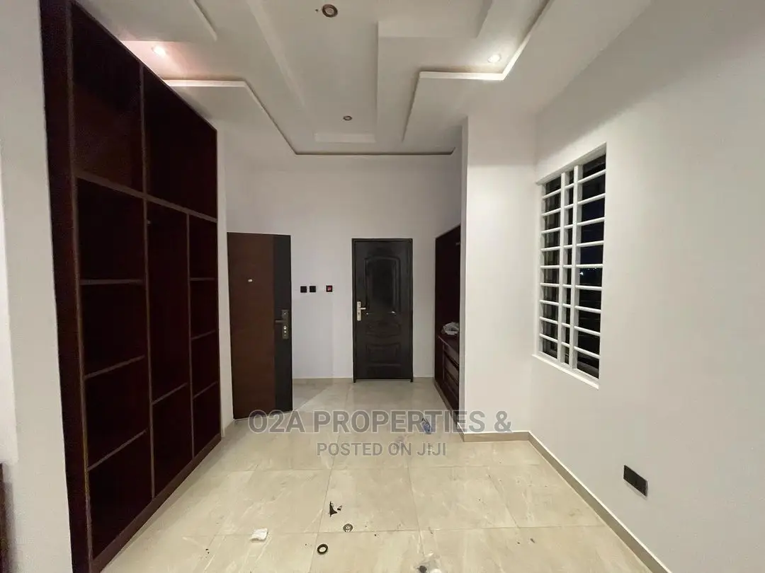 4bdrm House in School Junction for Sale