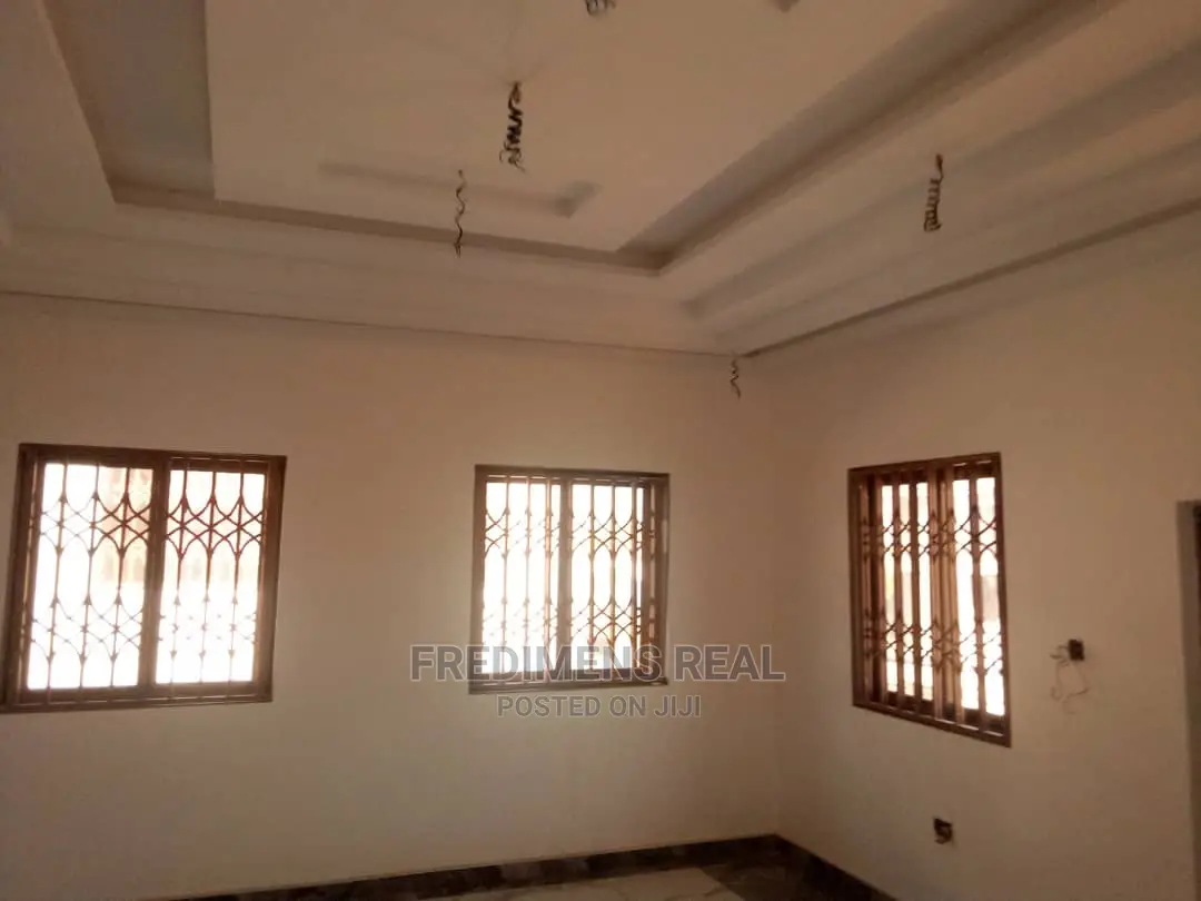 4bdrm House in Fredimens Real, Kumasi Metropolitan for Sale