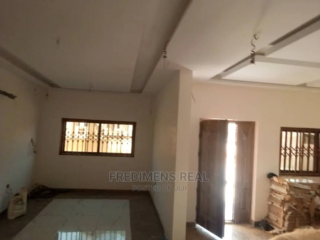 4bdrm House in Fredimens Real, Kumasi Metropolitan for Sale