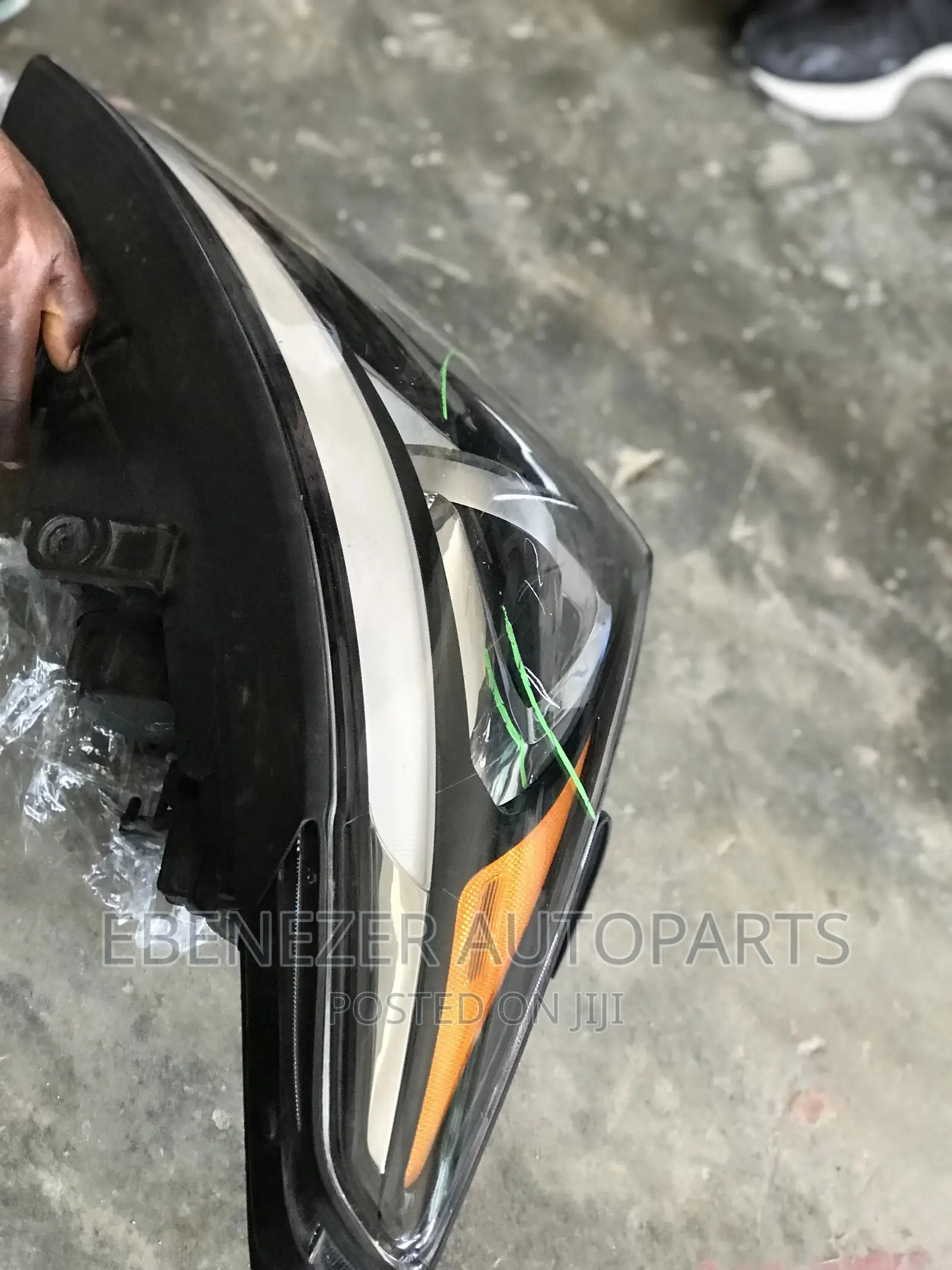 Hyundai Santafe 2017 Headlights