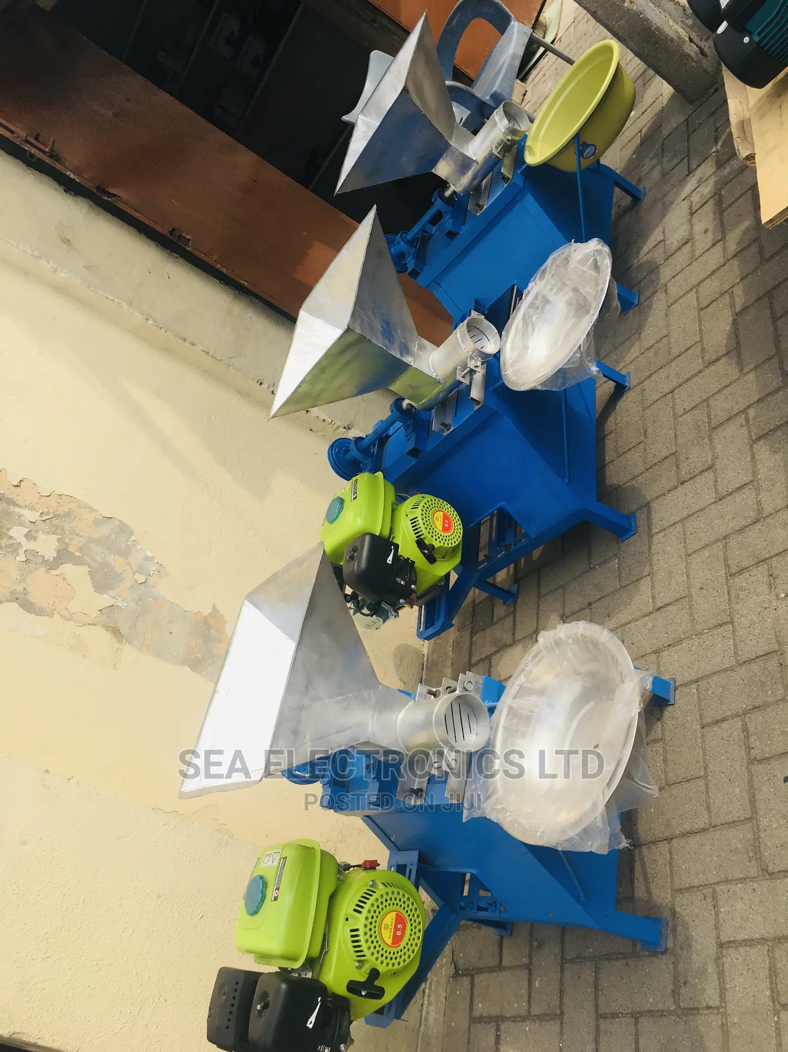 Neat Fufu Pounding Machine