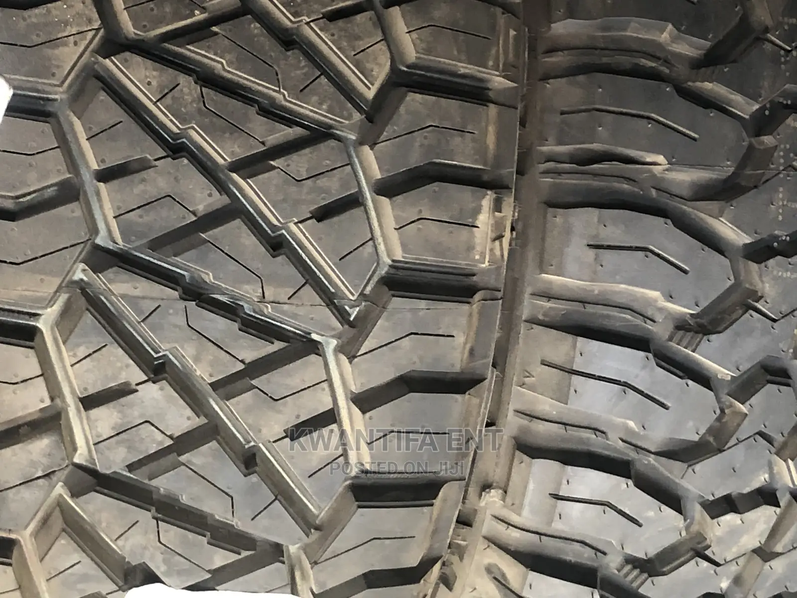 33x12.50R20LT