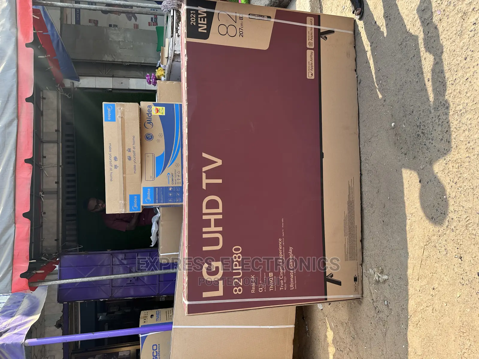 Triluminos Display LG UHD Smart 82UP8050PVB +Soundbar