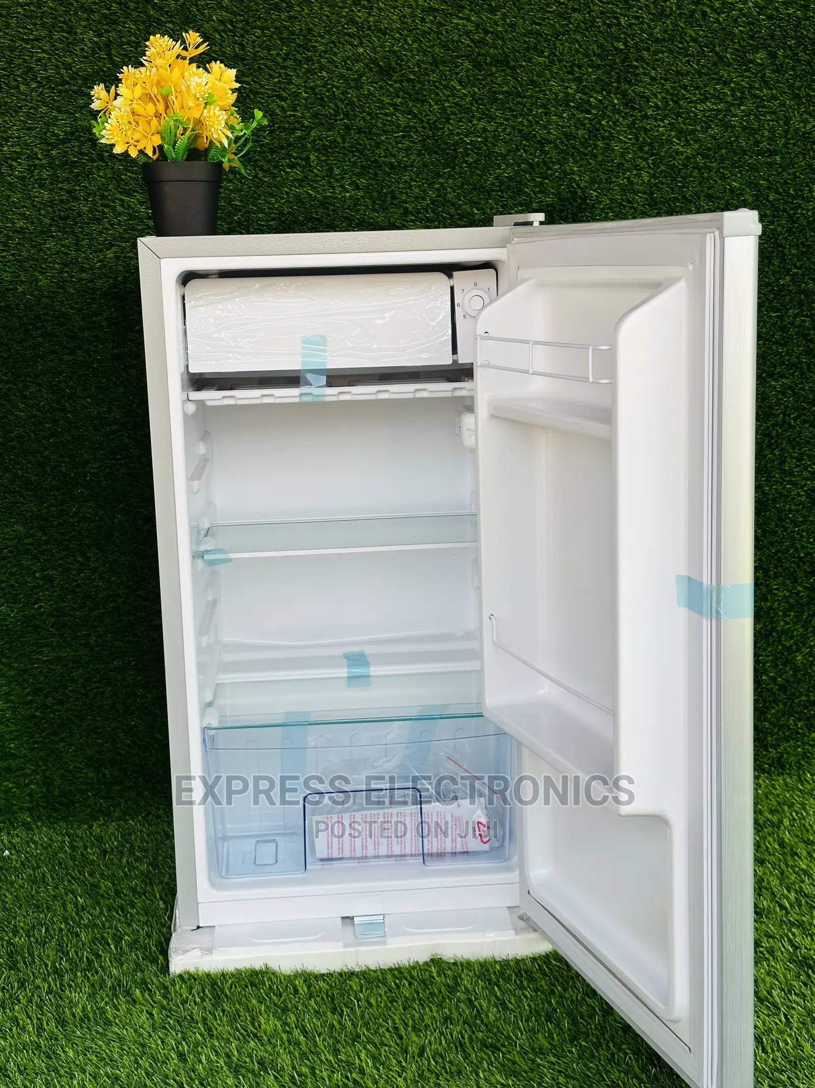 Adjustable Shelves Pearl Led Light Modern Tabletop Fridge
