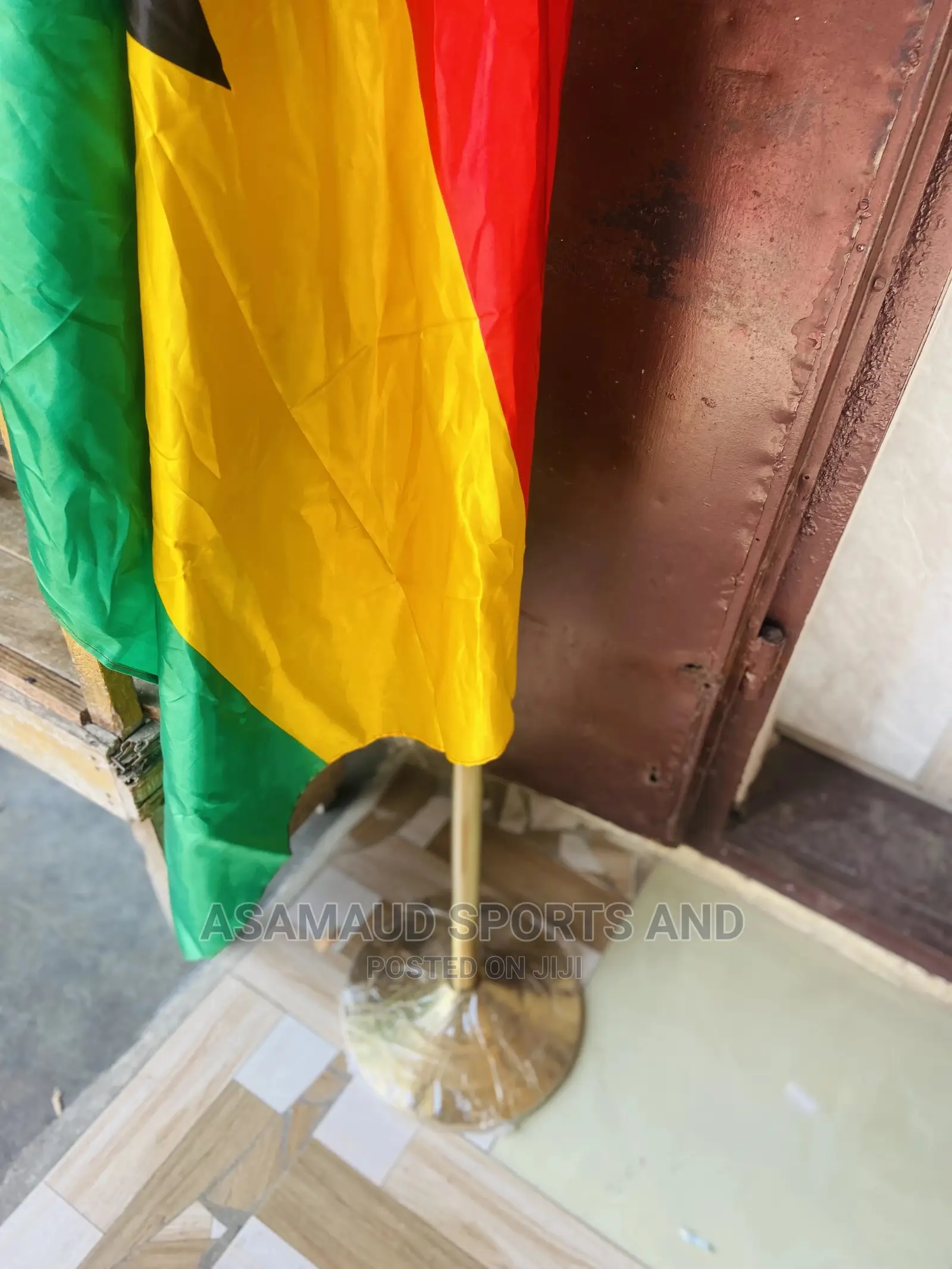 Original Gold Metal Flag Stand At Cool Price