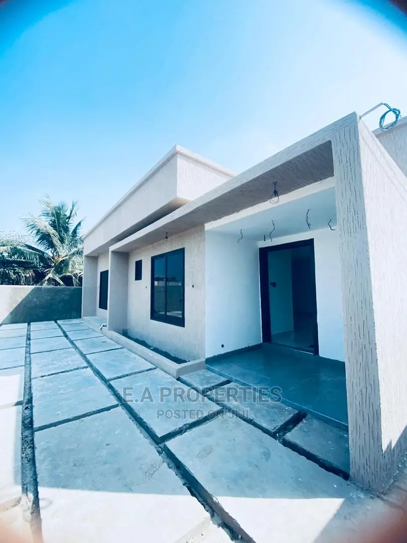3bdrm House in E a Properties, Lake Side Estate for Sale