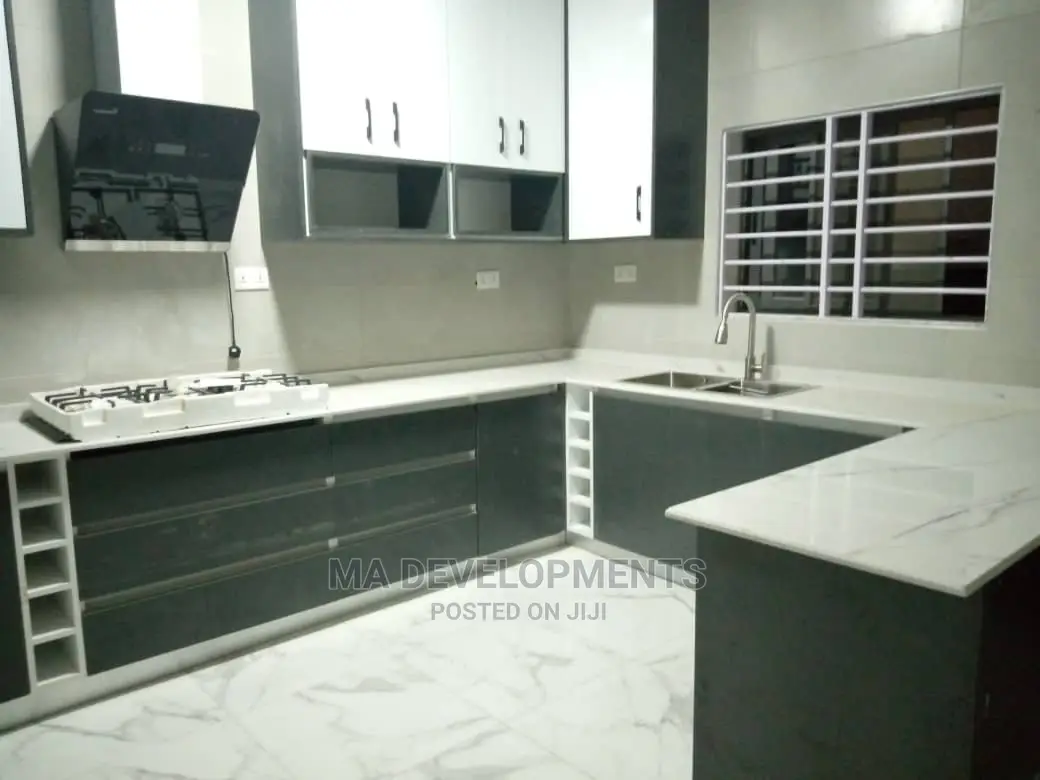 5bdrm House in Ma Developments, Achimota for sale