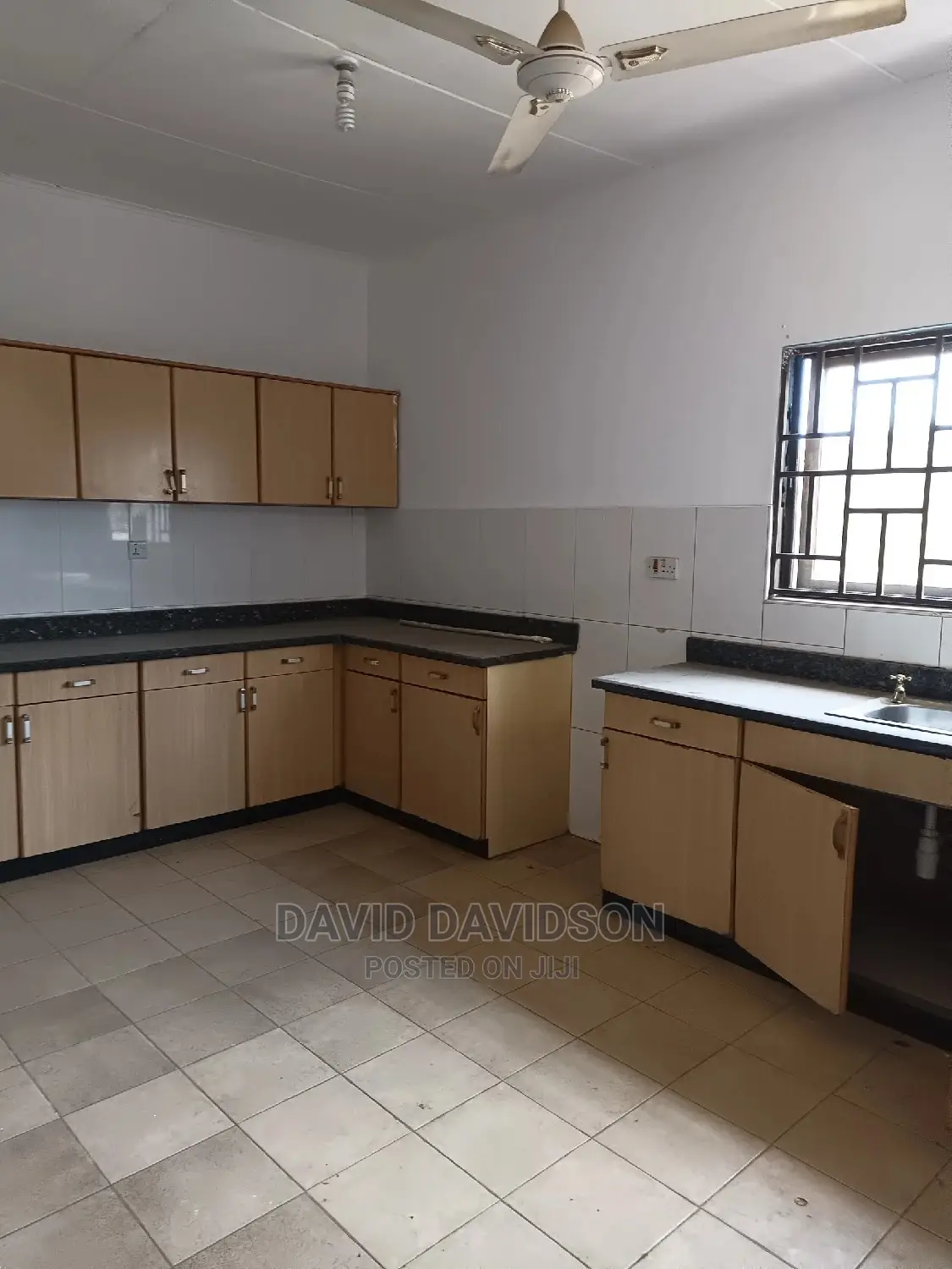 3bdrm Mansion in Costa Spintex, Tema Metropolitan for rent